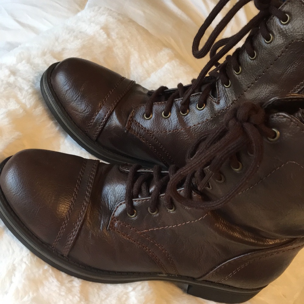 Combat boots